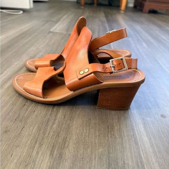 Elegant Brown Leather Sandals - Picture 2 of 5